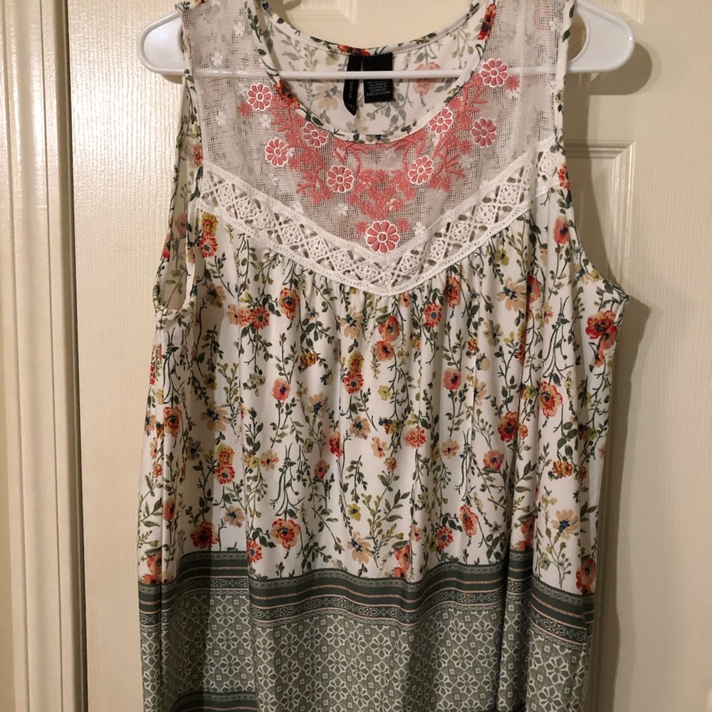 Sleeveless long top